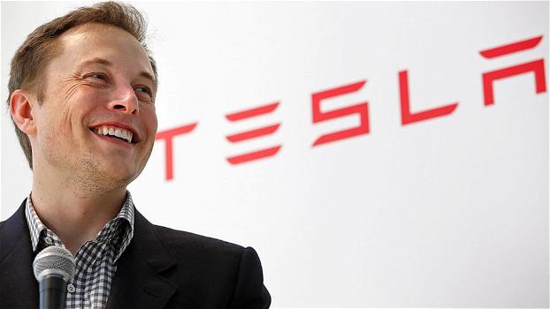 Elon Musk annuncia l’auto del futuro, dove guidare sarà illegale
