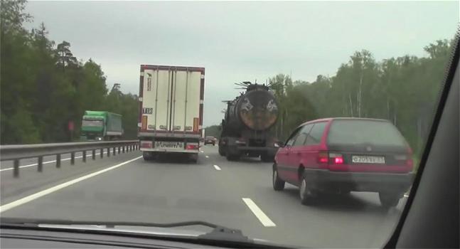 Ecco il camion Mad Max che sembra uscito da un film dell’orrore