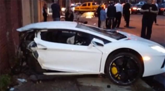 Lamborghini Aventador spezzata in due: il video dello schianto