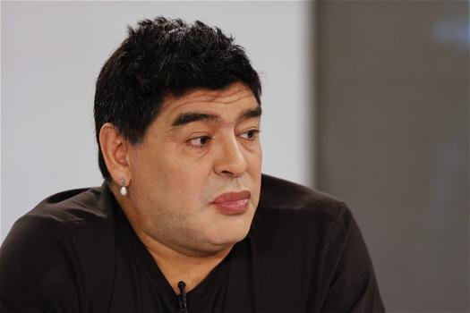 Maradona torna in tv dopo il lifting. Impazza l’ironia sul web