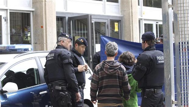 Barcellona: professore ucciso con una balestra da uno studente
