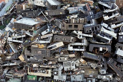 La produzione di e-waste nel 2014 ha raggiunto un’allarmante cifra record
