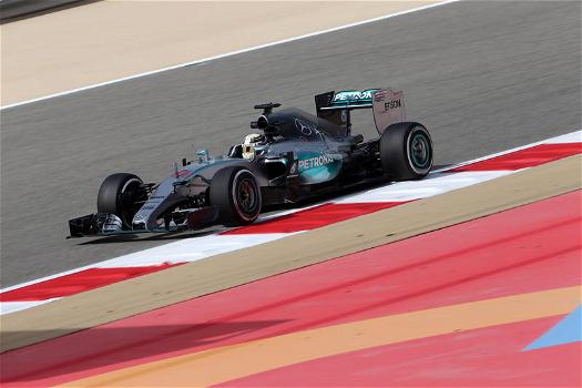 Formula 1: pole di Hamilton in Bahrain, Vettel secondo