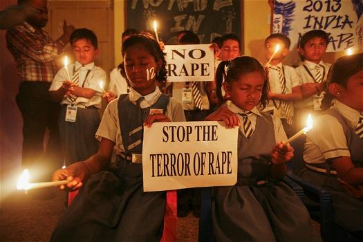Bimba di 4 anni violentata in bus, la scuola la allontana: “La sua presenza ci porta vergogna”