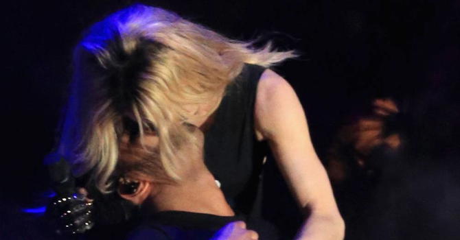 Madonna bacia Drake sul palco di Coachella