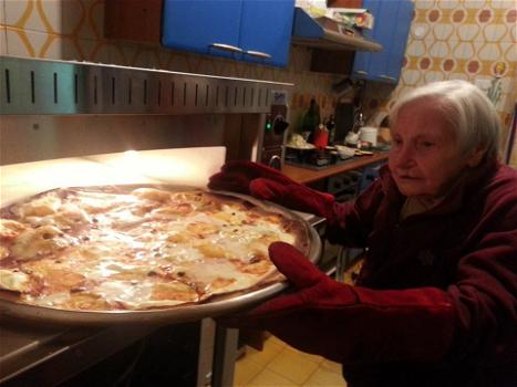 A 96 anni nonna Leonilda apre il suo primo Home Restaurant