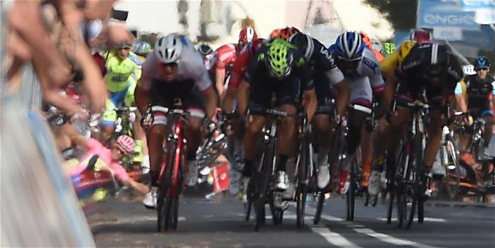 Giro d’Italia: caduta nel finale, rischio ritiro per Contador