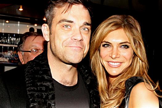 Robbie Williams: la moglie Ayda Field è accusata di molestie