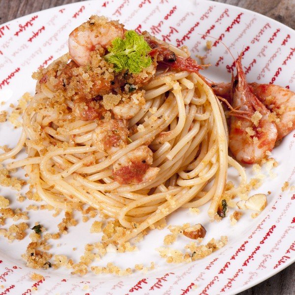Spaghetti-con-gamberi-e-granella-di-mandorle-117913