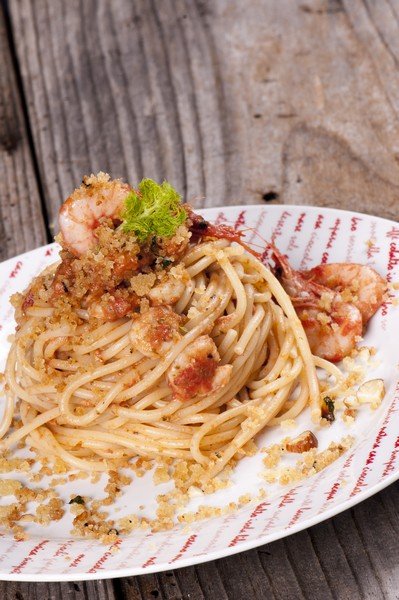 Spaghetti-con-gamberi-e-granella-di-mandorle-117913