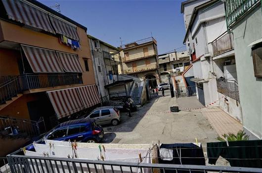 Napoli: pensionato spara con fucile da caccia, ferite 8 persone