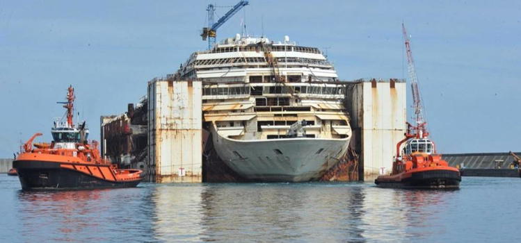 Costa Concordia: verso lo smantellamento completo a Genova