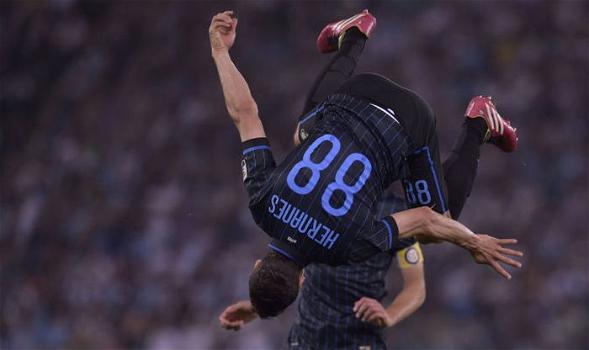 Serie A: l’Inter batte 2-1 la Lazio con doppietta di Hernanes. Biancocelesti chiudono in 9