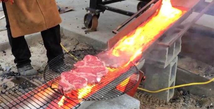 Ecco come cuocere la carne con la lava