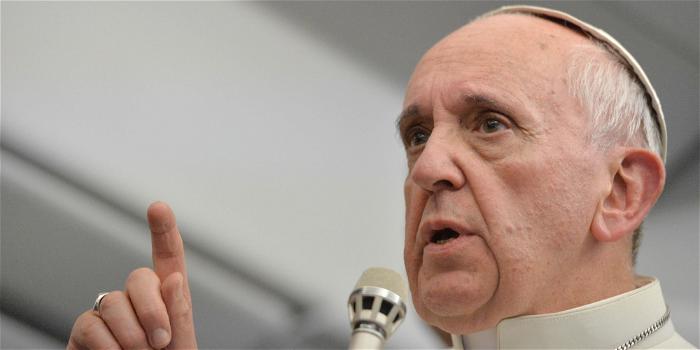 Papa: “Lasciar morire i nostri fratelli sui barconi è attentato alla vita”
