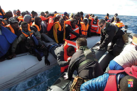 Migranti, 4.243 persone soccorse in 24 ore. Trovati 17 cadaveri
