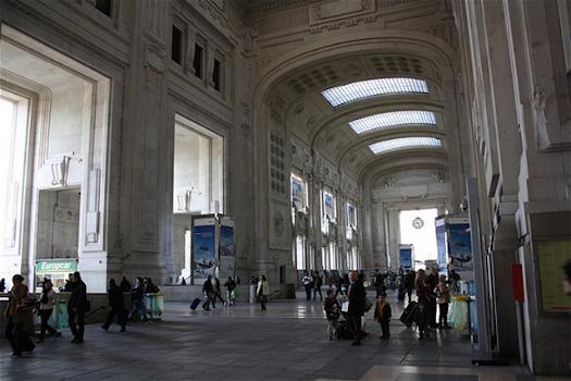 Milano: valigia abbandonata, chiusa la stazione centrale