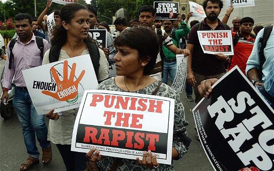 India: resiste allo stupro, e le bruciano vivi i due nipotini