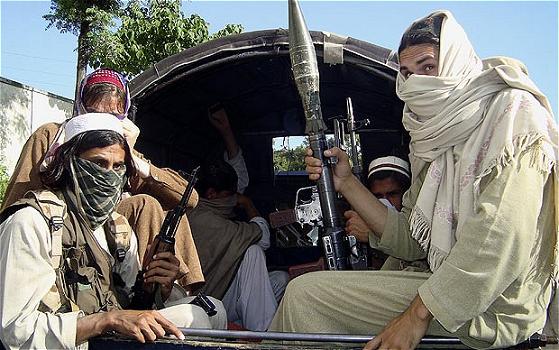 Pakistan, attentato talebani al bus: 43 morti
