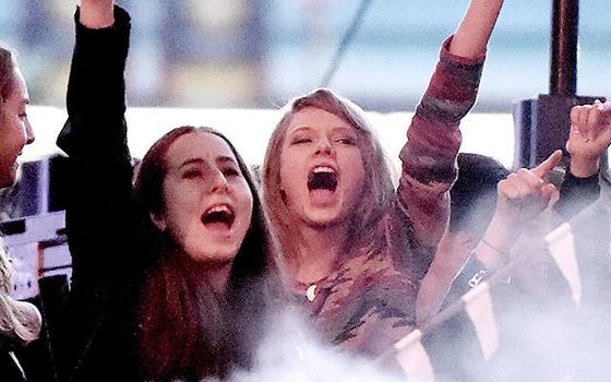 Taylor Swift urla al concerto di Calvin Harris, suo presunto fidanzato