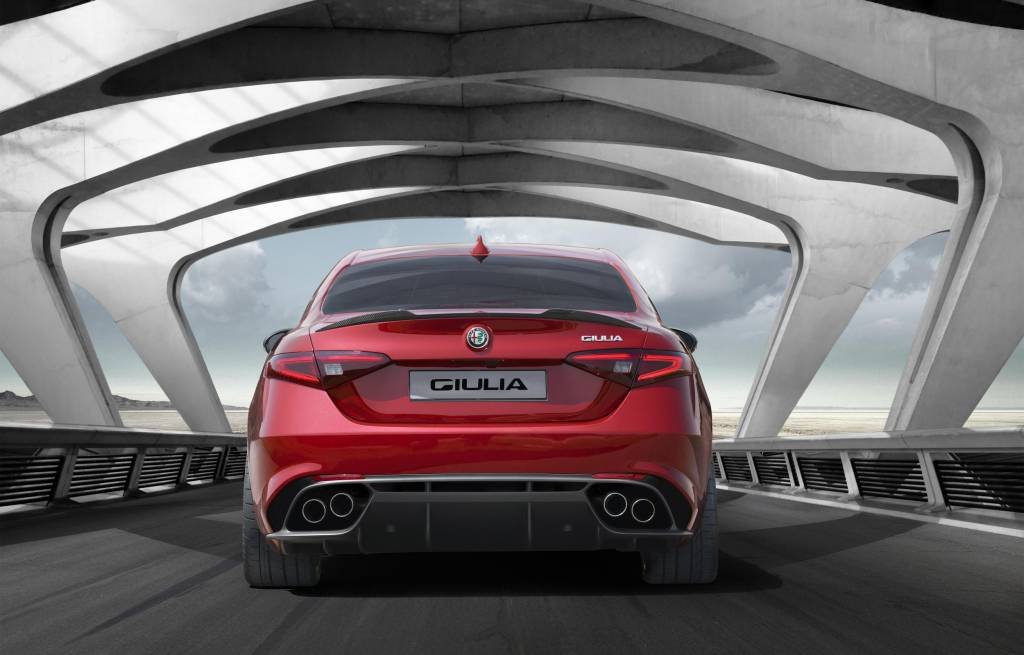 Nuova Alfa Romeo Giulia: prestazioni entusiasmanti e design aggressivo