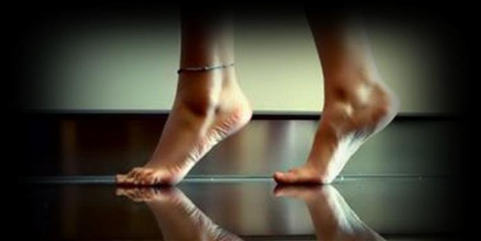 Camminare scalzi fa bene alla salute: ecco i motivi