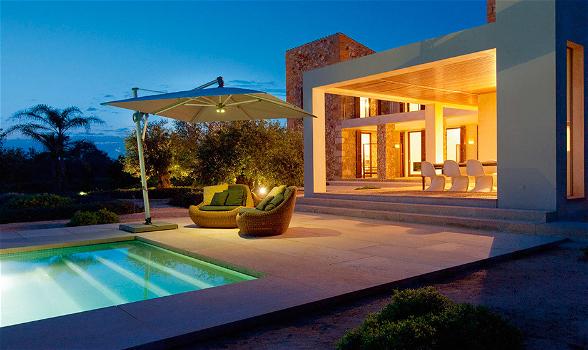 Design e stile per un perfetto outdoor a bordo piscina