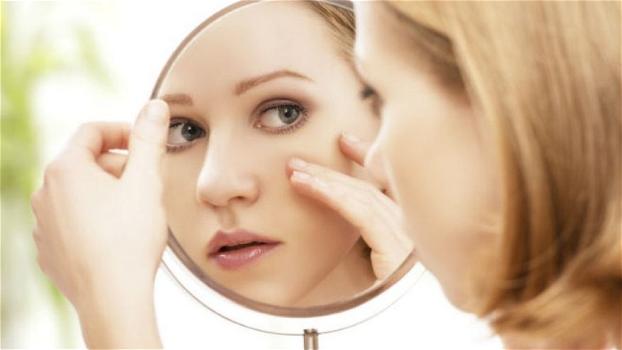 Scoperta causa dell’acne: la provocherebbe una vitamina