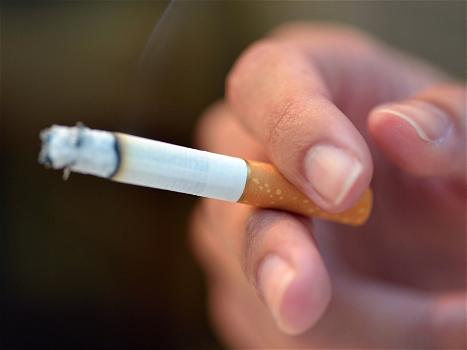 Troppe sigarette: giudice inglese toglie il figlio ai genitori
