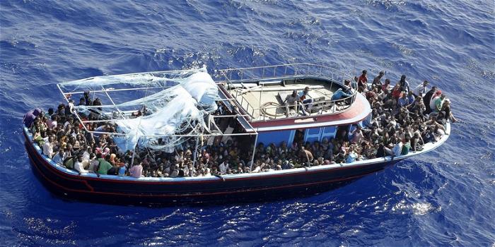 Clandestini, parte il piano UE per affondare i barconi