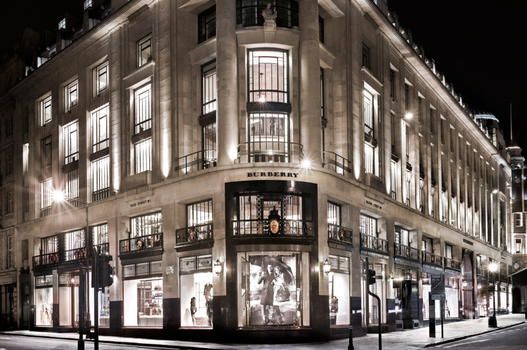 Burberry apre un coffe house di lusso a Londra, a Regent Street