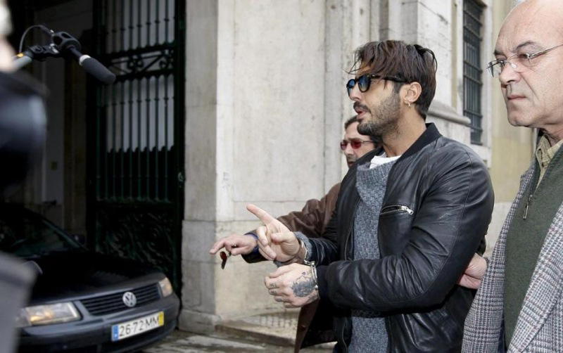 Clamoroso, Fabrizio Corona liberato: “E’ psicotico, va curato”
