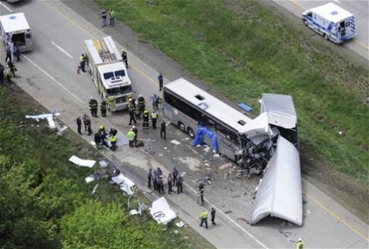 Usa: bus di italiani contro tir. 3 morti e 13 feriti