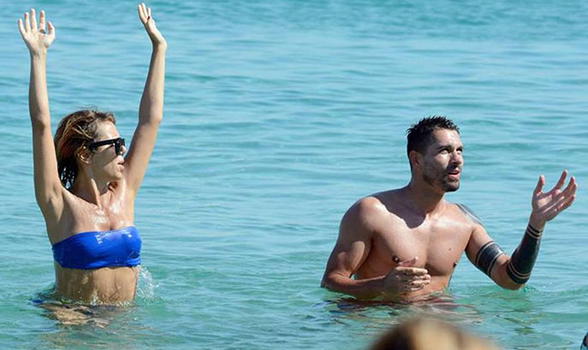 Marco Borriello a Mykonos mostra i suoi tattoo ma non è solo