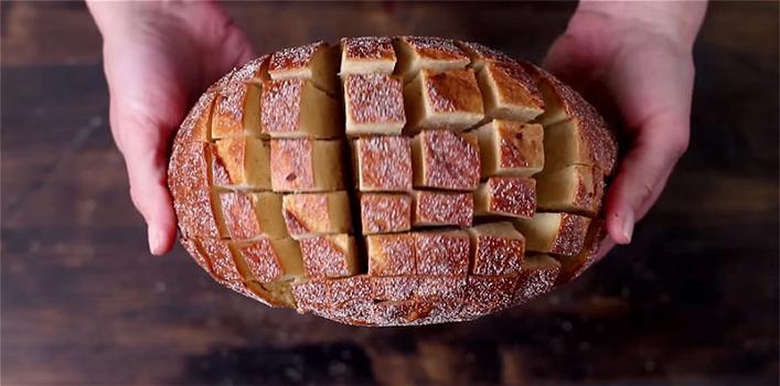 Come trasformare del semplice pane in una ricetta da leccarsi i baffi