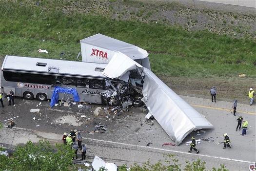 Schianto autobus di turisti in Pennsylvania, morti 3 italiani