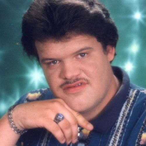 Google: scrivi il tuo nome ed aggiungi le parole "Glamour shots". Ecco cosa succede