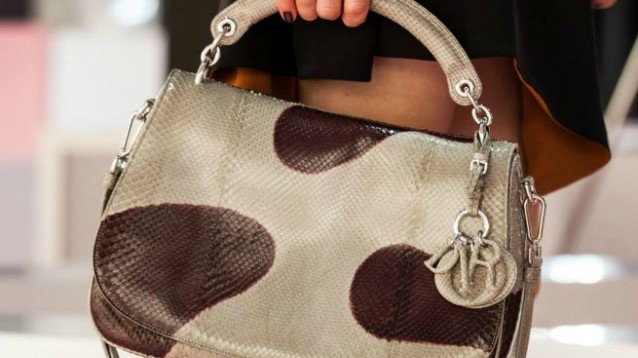 La Guston bag di Issey Miyake sarà la borsa dell'inverno 2016