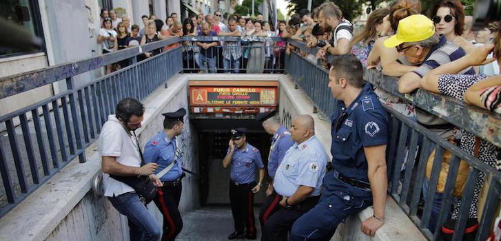 Roma, bambino morto nella metro: tre indagati