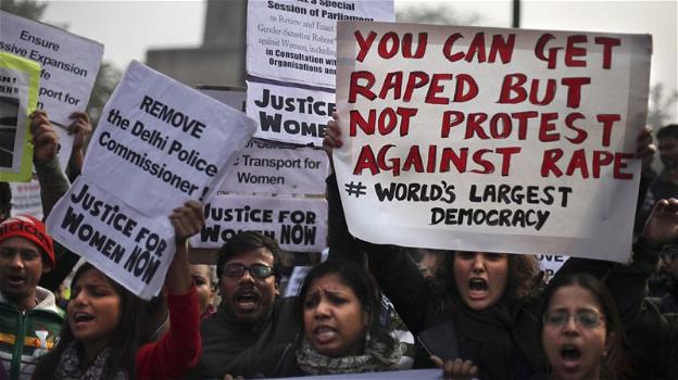 India, donna non paga tangente: poliziotti la bruciano viva