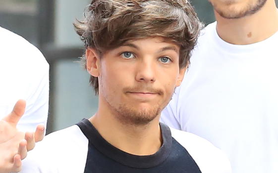 One Direction: Louis Tomlinson sarà presto papà. Fan in delirio