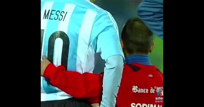 Copa America 2015: Leo Messi e l’abbraccio del piccolo raccattapalle