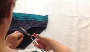 Ecco come trasformare degli slip da uomo in un top per donna