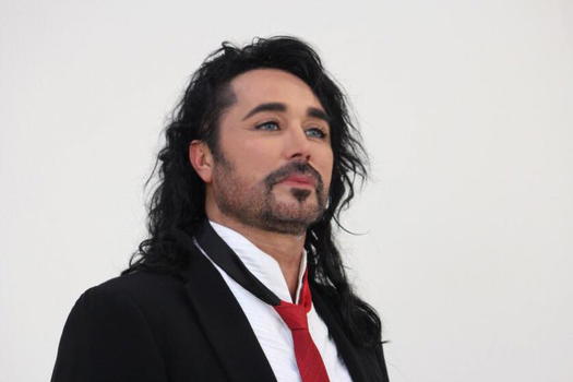 Scialpi sposa il suo compagno Roberto. E’ il primo Vip a farlo in Italia