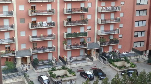 Palermo, bambina di sette anni vola dal quinto piano e muore