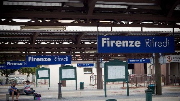 Un giovane muore sotto un treno a Firenze