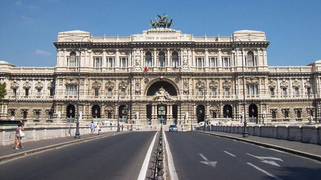 Genitori chiedono risarcimento per la figlia nata nonostante l’aborto