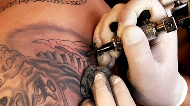 Pigmenti dei tatuaggi contaminati da germi, funghi e batteri