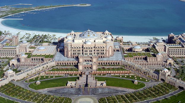 L’Emirates Palace è uno splendido hotel di lusso di Abu Dhabi
