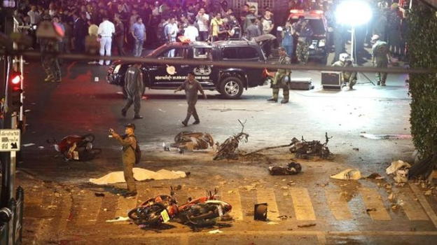 Strage di Bangkok, identificato l’attentatore, è caccia all’uomo